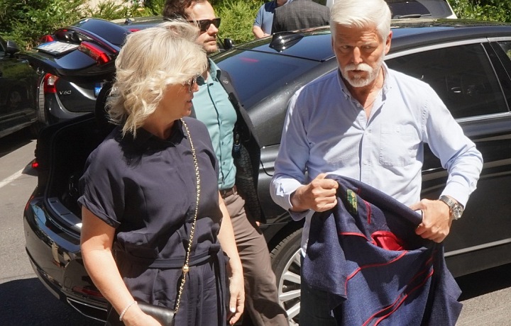 Prezident Petr Pavel s manželkou