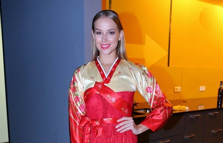 Petra Vraspírová - šaty Kamila Vodochdská