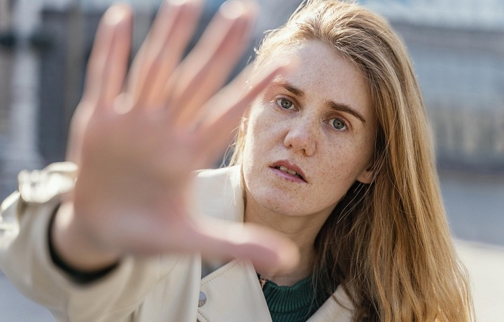 Téměř každá druhá žena v České republice zažila nějakou z forem psychického násilí a každá šestá se setkala s fyzickým nebo sexuálním násilím.