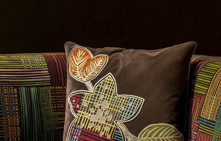 Dekorativní polštář z kolekce STRIPES MOSAIC