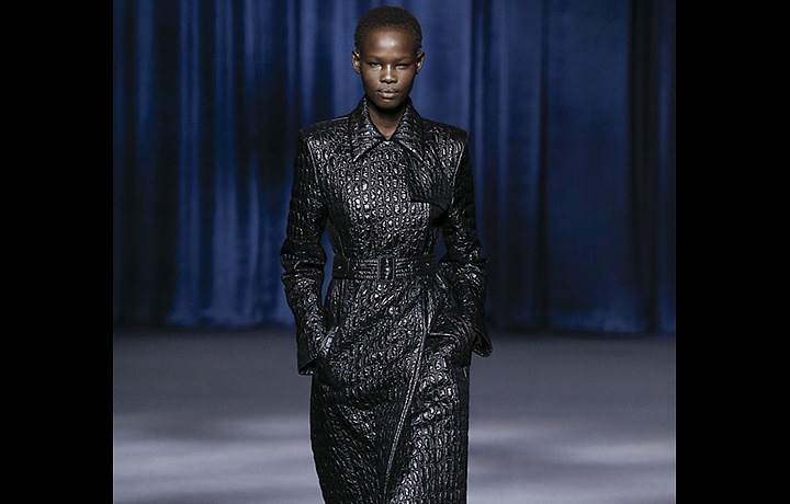 Kolekci zdobí výrazné struktury