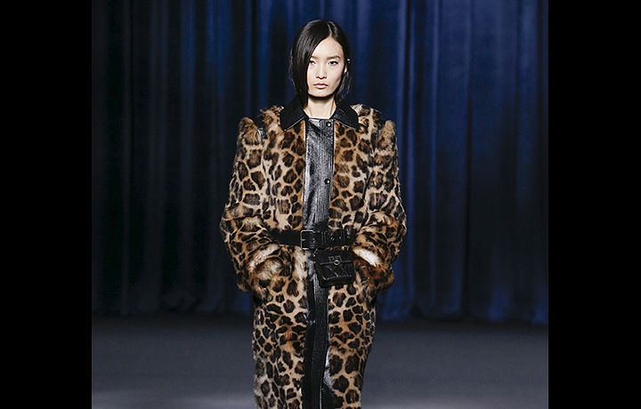 Kolekci zdobí výrazné struktury