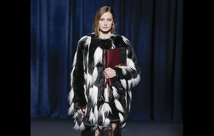 Kolekci zdobí výrazné struktury