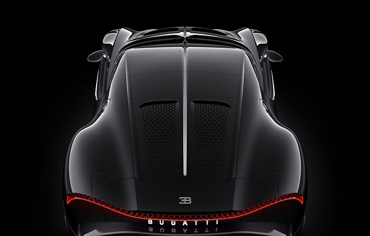 La Voiture Noire, pohled seshora