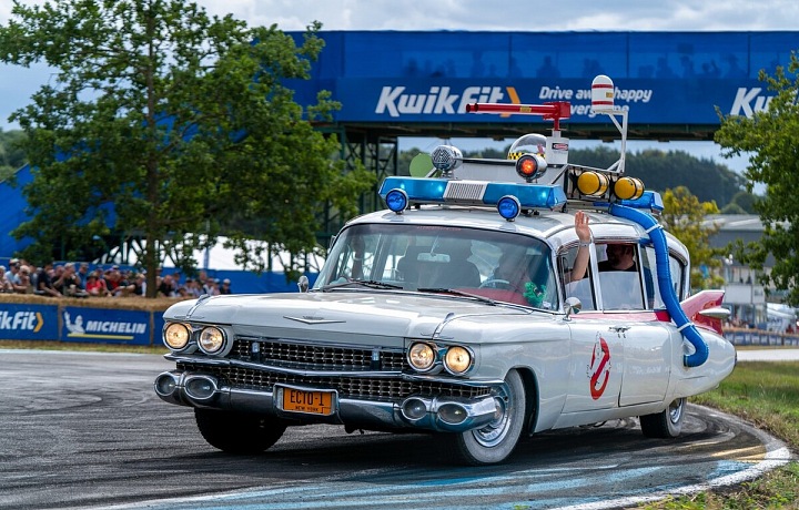 Cadillac Miller-Meteor je kombinací sanitky a pohřebního auta 