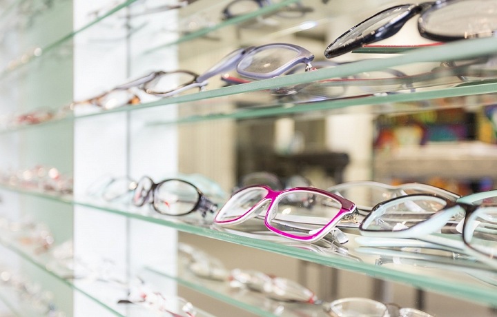 Kontaktní čočky nahraďte brýlemi