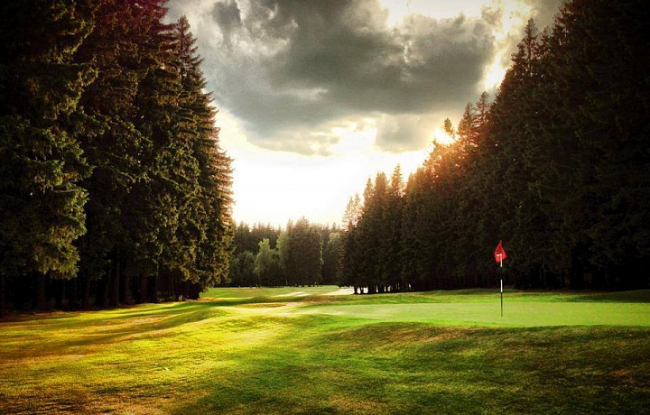 Sedmá jamka na golfovém hřišti v Mariánských lázních 