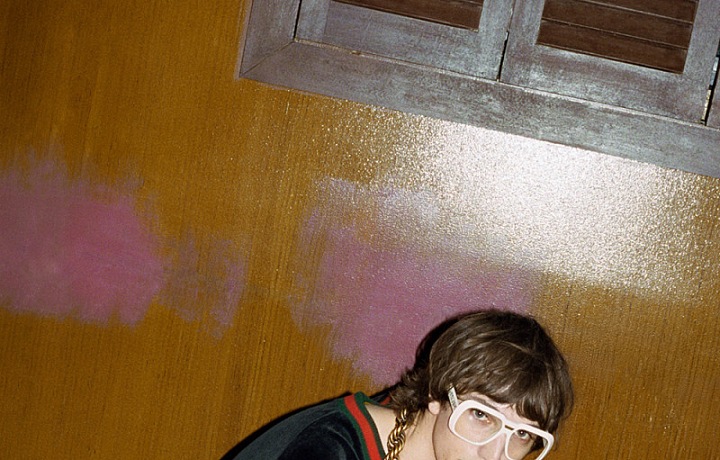 Semišová souprava a zlaté řetězy, to je nový Gucci!