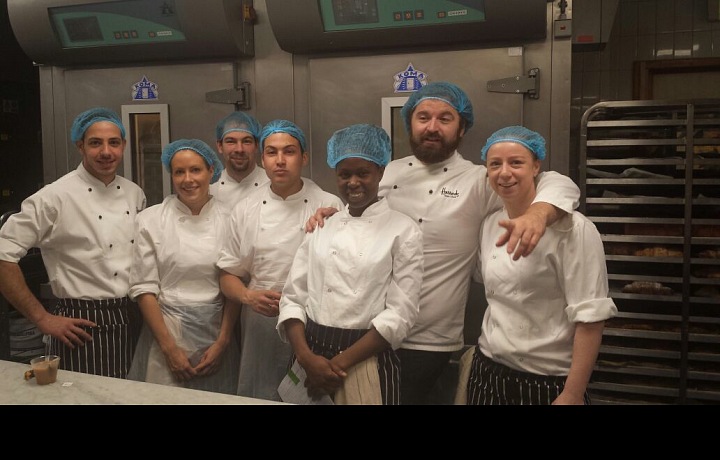 Josef v luxusním londýnském obchodním domě v Harrods. 