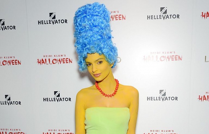 Emily Ratajovski jako Marge Simpson