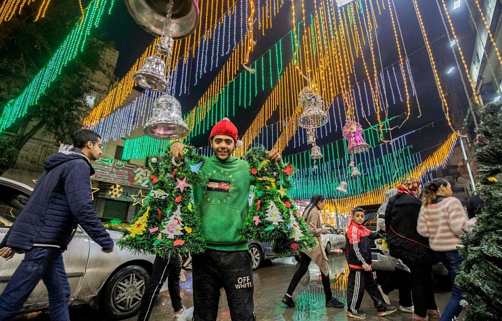 Egypťané slaví Vánoce úžasnými jasnými světly a barvami, které demonstrují jejich jedinečnou kulturu