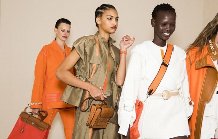 Klasika nikdy nezklame a na to vsází i značka Hermès