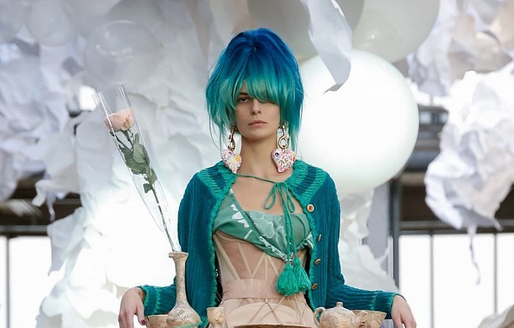 Móda s nápadem plná luxusních a šílených detailů.