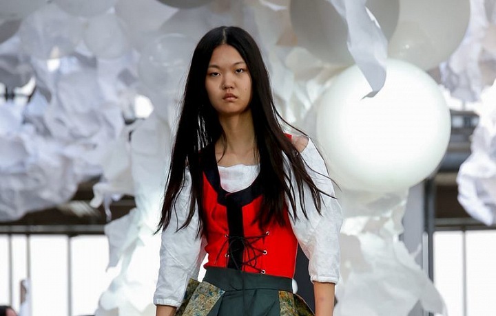 Móda s nápadem plná luxusních a šílených detailů.