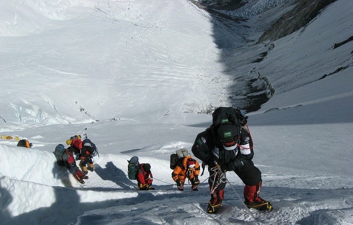 Cesta na Mount Everest je náročná.