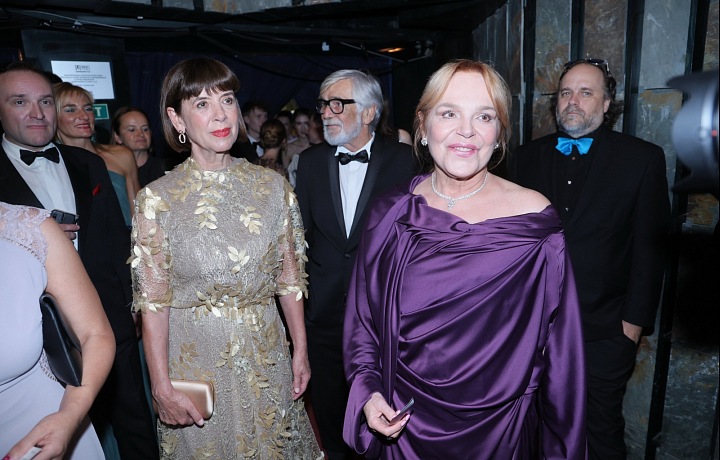 Andrea Bartošková s Dagmar Havlovou v roce 2024