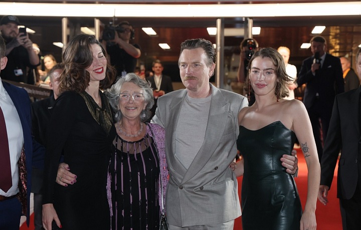 Ewan McGregor na červeném koberci