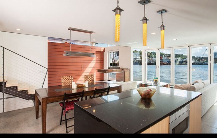 Hausbót Michelle Lanker a Bill Bloxom