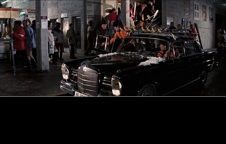 Mercedes-Benz 220 S, Ve službách Jejího Veličenstva