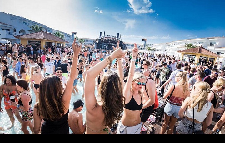 Jeďte se odreagovat na Ibizu