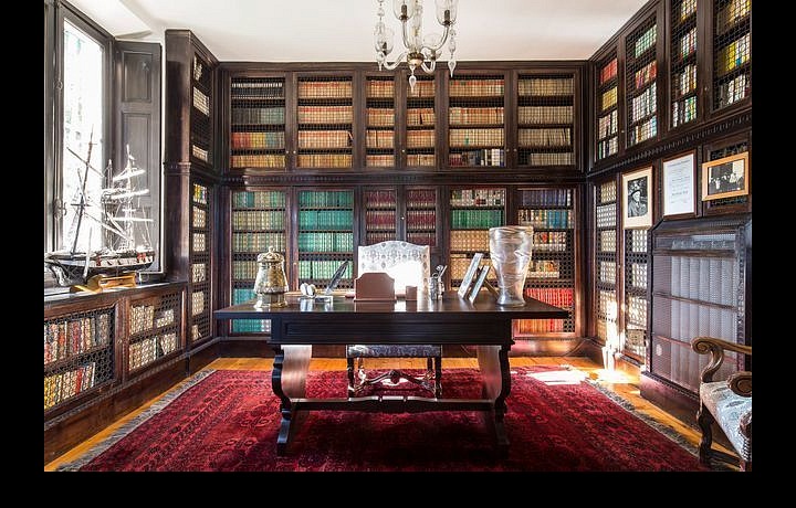 Knihovna se studovnou