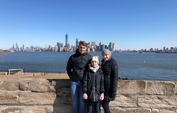 Martina Bedrnová s dětmi v New Yorku.