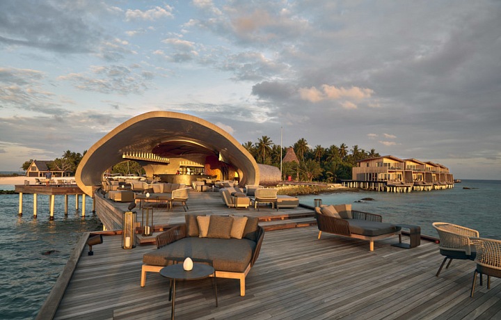 Velrybářský bar St Regis Maledivy Vommuli Resort