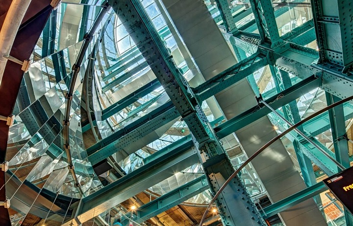 Skleněný interiér v podobě pinty Guinnesse