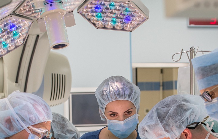 Za svou kariéru provedl na 280 transplantací srdcí. 