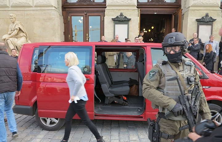 Ochranka při přívozu cenných dokumentů