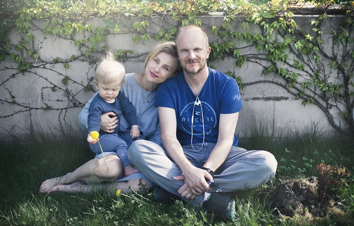 Herečka si užívá manželství a svého třetího syna.