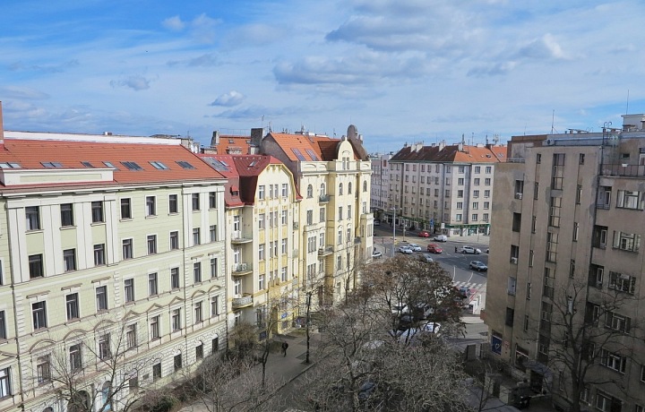 Výhled z ochozu na Letenské náměstí 