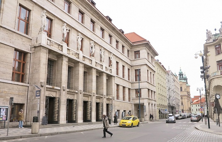 Budova Městské knihovny, Mariánské náměstí