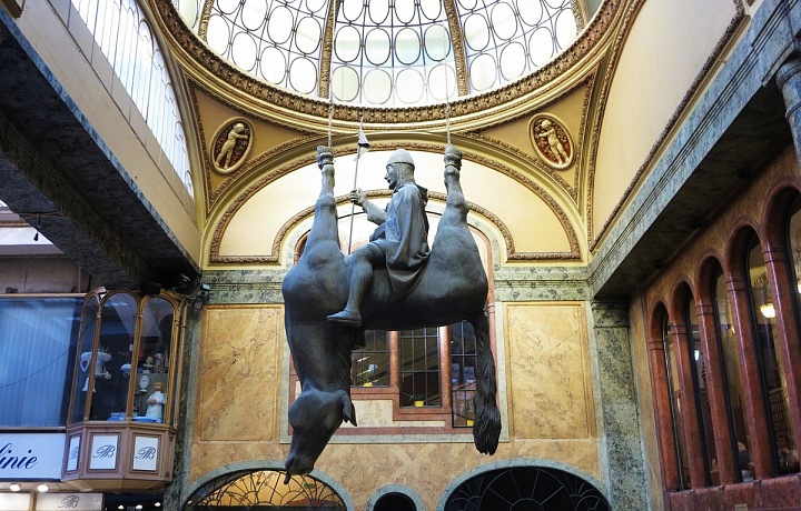 Kůň od Davida Černého, pasáž Lucerna