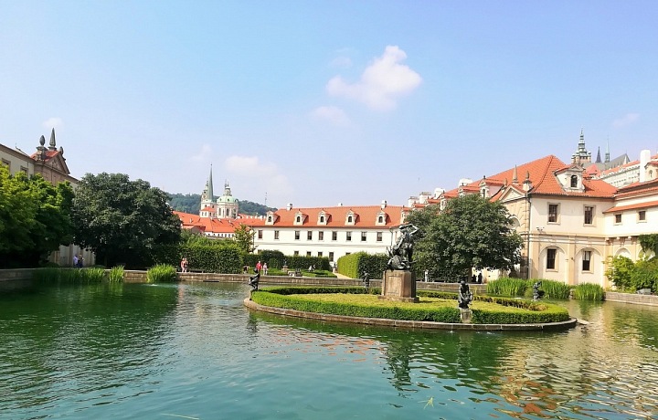 Socha Hercula na ostrůvku