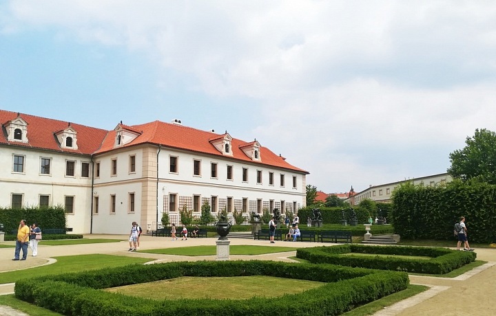 Zahrada před Senátem