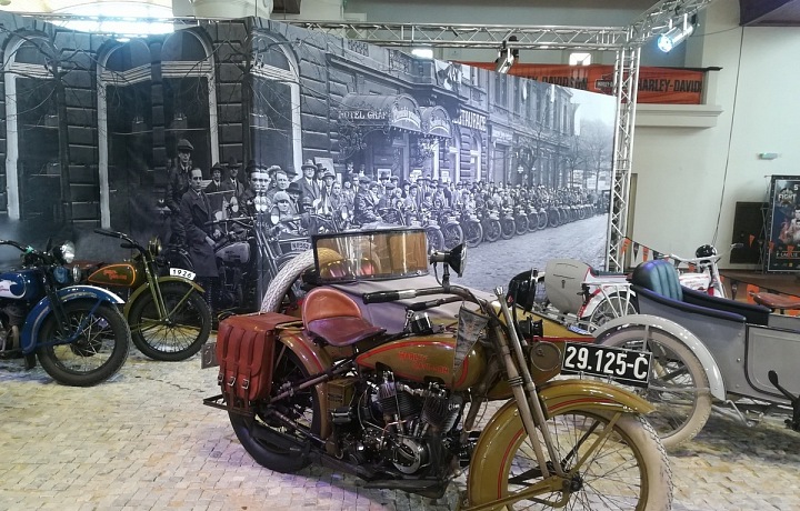 Luxusní starodávné motorky Harley-Davidson