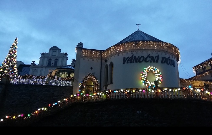 Osvícený Vánoční dům