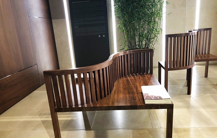 Židle Silkroad od Alana Chana