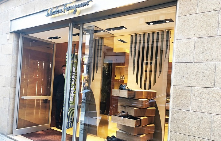 Salvatore Ferragamo na Via Montenapoleone 
