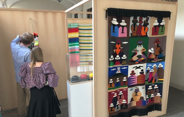 Kolekci vévodí barvy