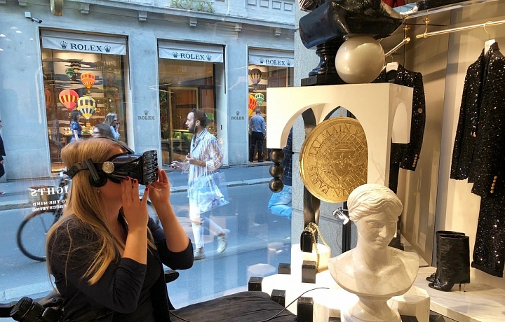 VR, Balmain, Milán