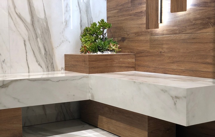 Graniti Fiandre, sokl v podobě sedací plochy