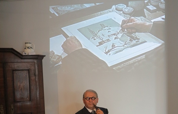 Josef Lada ve své pracovně