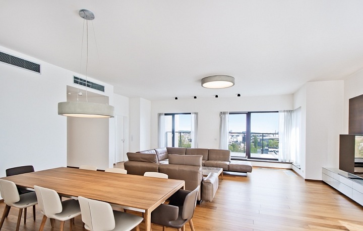 Krásná jídelna v Holešovickém bytě