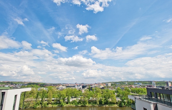 Krásný výhled z bytu v Holešovicích
