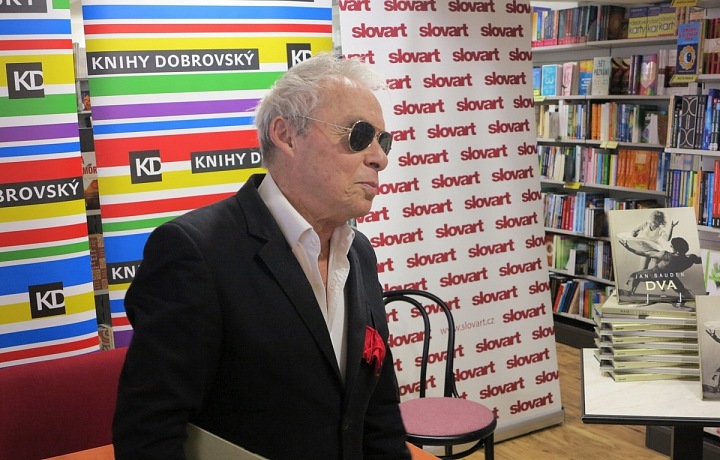 Jan Saudek with his new book