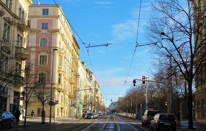 Vinohradská poblíž náměstí Jiřího z Podbrad