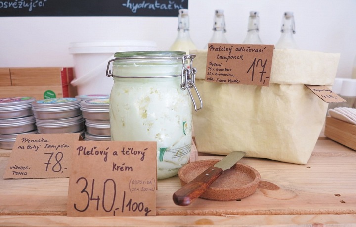Bez obalu koupíte i krémy...