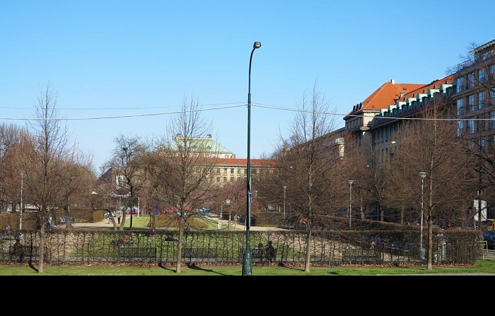 Nábřeží Ludvíka Svobody - park Lannova